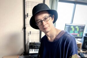 キーボード・シンセサイザー科講師のスズキヒロフミ先生