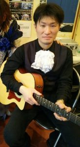 カサメミュージックスクールギター科講師、坂本和哉先生の写真