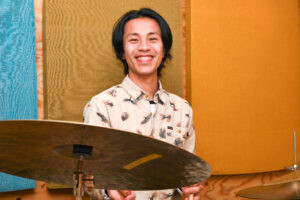 カサメミュージックスクールドラム科講師、増森卓先生の写真
