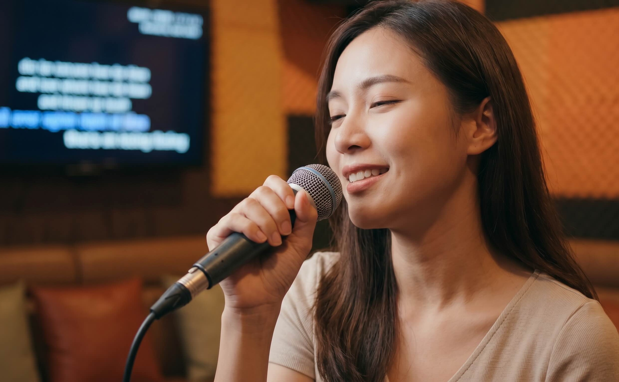 「頑張らない」発声で楽に歌うヒント