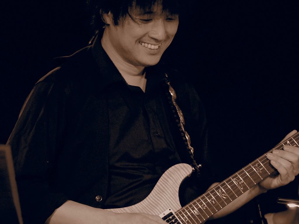 カサメミュージックスクールギター科講師、前野直也先生の写真