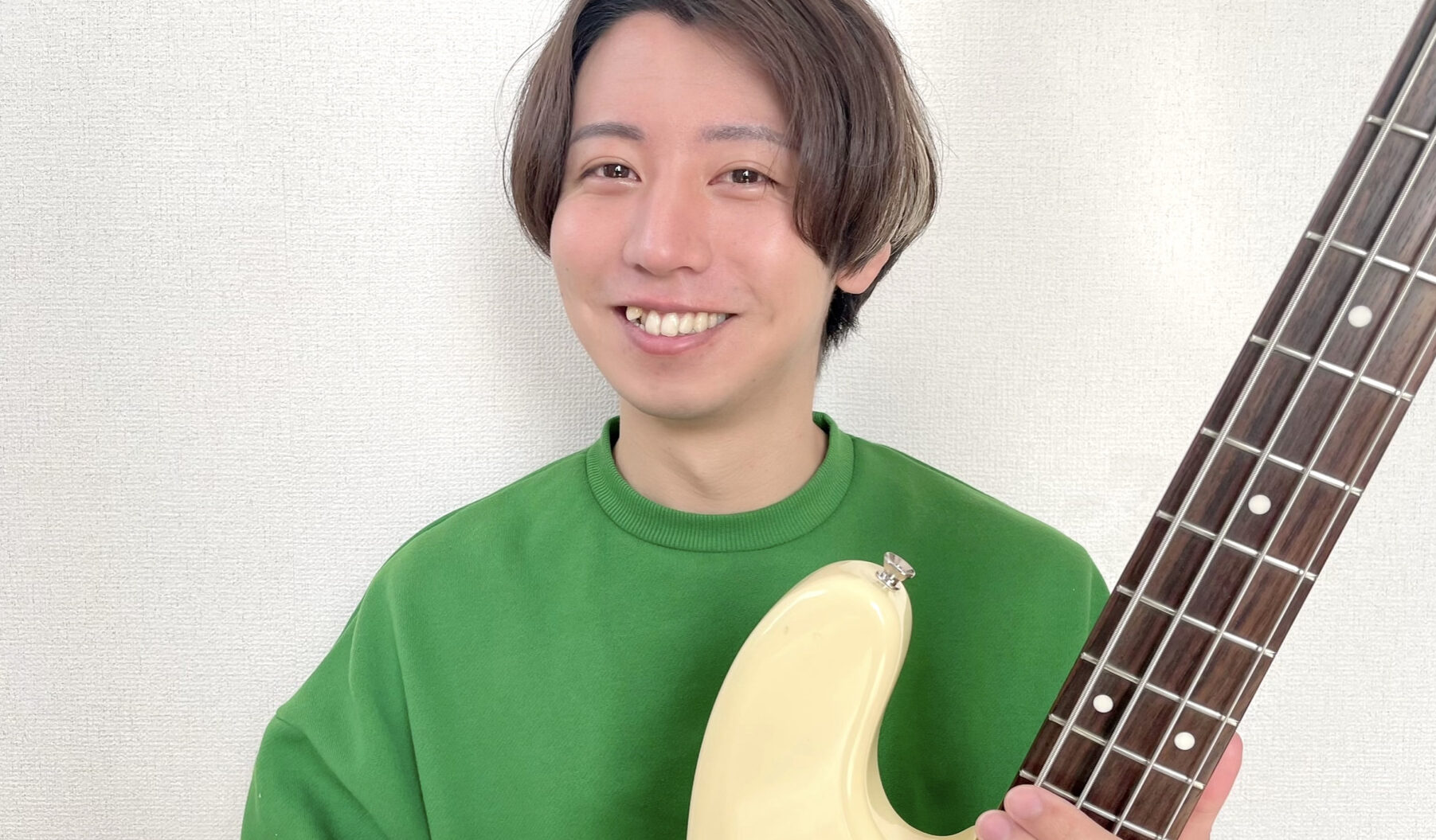 カサメミュージックスクールベース科講師、藤井浩太先生の写真