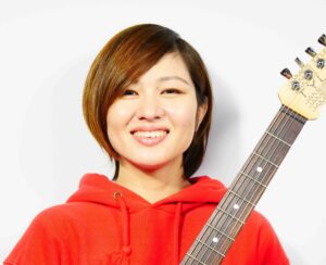 ギター弾き語り科講師の關戸淳佳先生