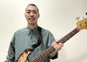 カサメミュージックスクールベース科講師、KouIshimaru先生の写真
