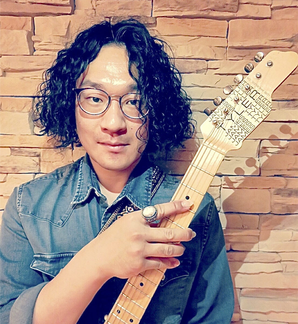 カサメミュージックスクールギター科講師、林勇希先生の写真