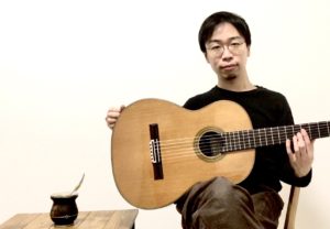 カサメミュージックスクールギター科講師、清水悠先生の写真