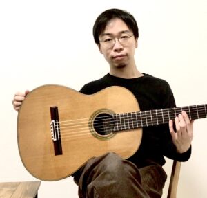 カサメミュージックスクールギター科講師、清水悠先生の写真