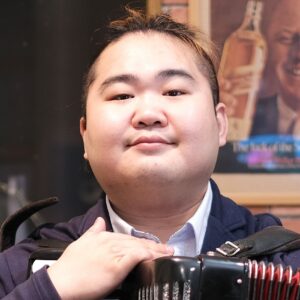 カサメミュージックスクール アコーディオン講師 鈴木亮慶先生